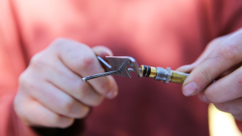 Using the tool, remove the fuel cable.