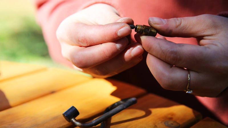 Replace the shaker pin inside the jet.