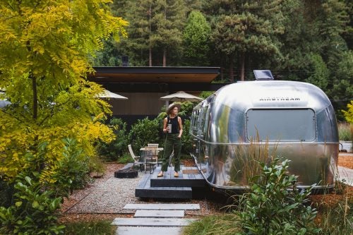Located across the highway from the Russian River and a five-minute drive to the Armstrong Redwoods State Natural Preserve, these 35 units are in one of Sonoma County’s best wine country areas. A 20-minute drive brings guests to the beach where they can hike along the bluffs or go kayaking.