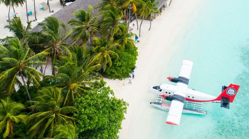 Breaking Down The Pros And Cons Of Using A Travel Agent Outside Online