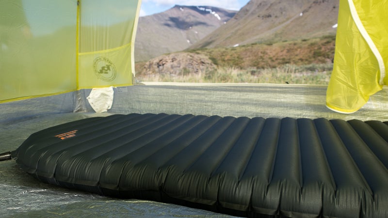 Exactly like the XLite, the UberLite is 2.5 inches thick and has horizontal baffles of uniform height. Wider users should consider a large pad, which offers a bigger sleeping surface.