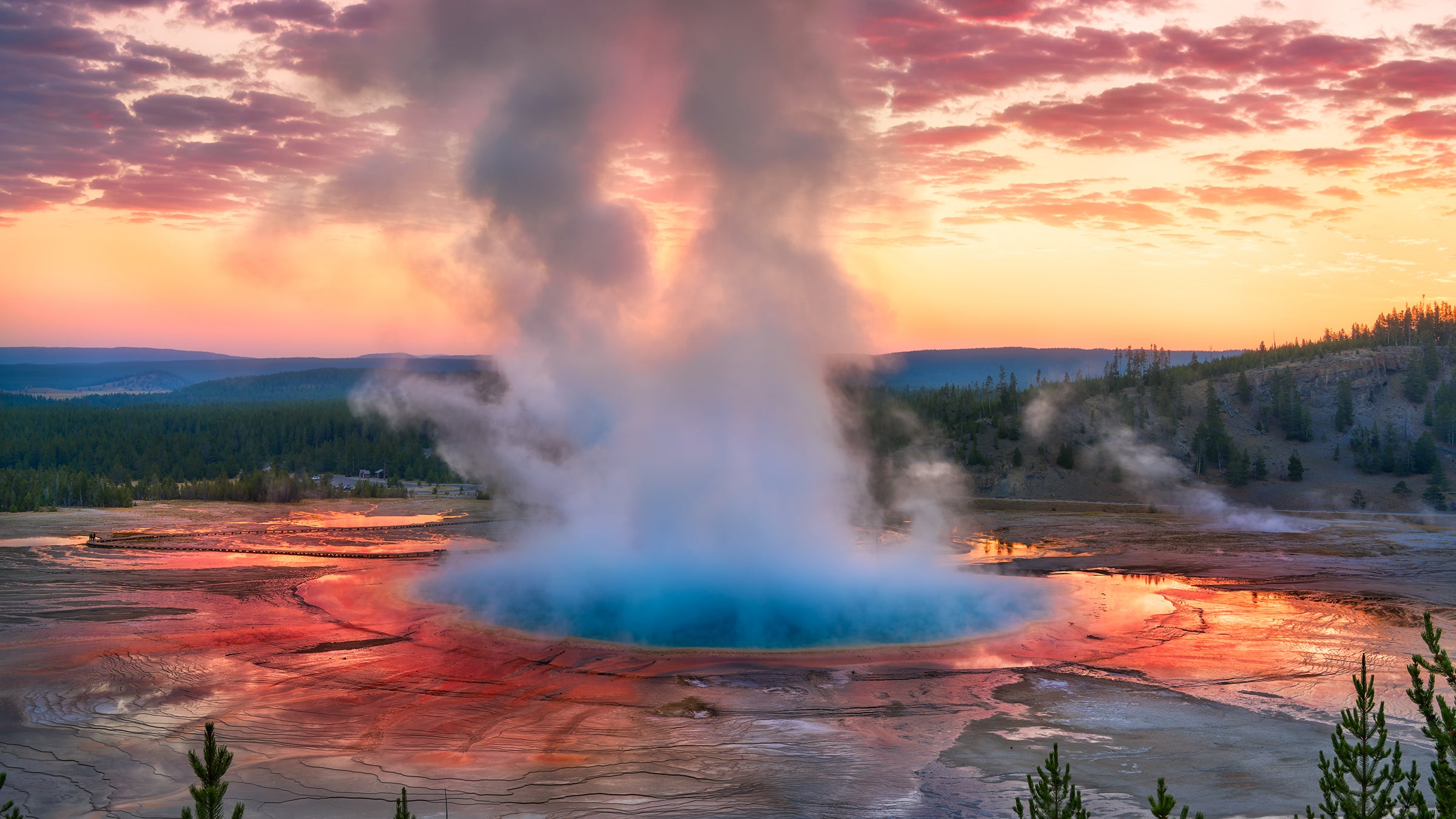 Geyser Yelowstone Burst H 