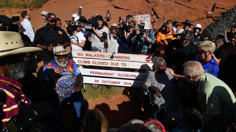 Uluru close for climbing