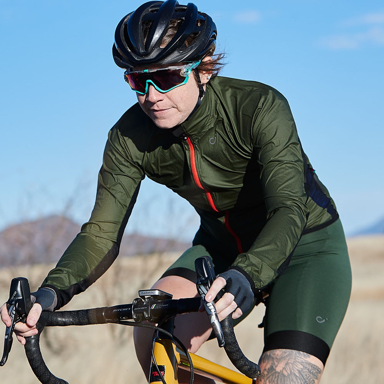 Mesh side and underarm panels serve up excellent breathability and cut heft, while silky, mini-ripstop nylon on the front and back provides windproofing and insulation.