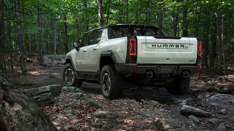 A short pickup-style bed follows the very spacious two-row interior.
