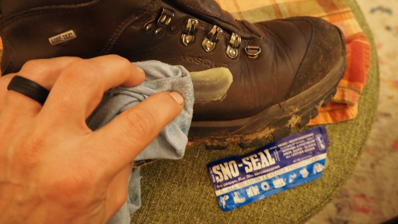 how to clean carhartt boots