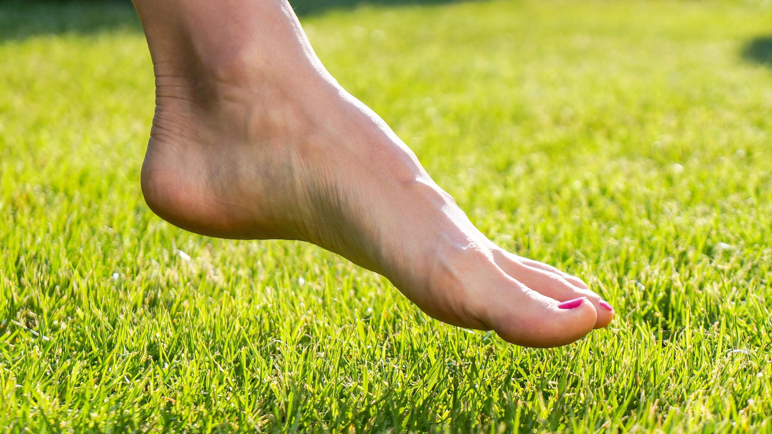 barefoot big toe