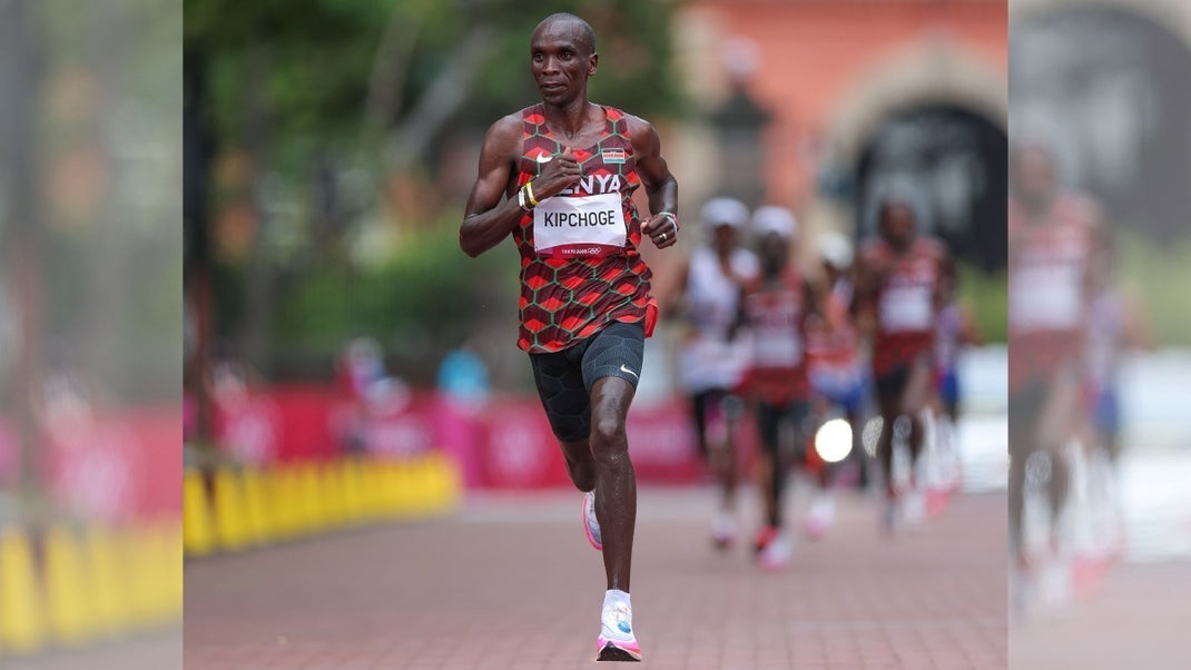 Kipchoge racing in Tokyo.