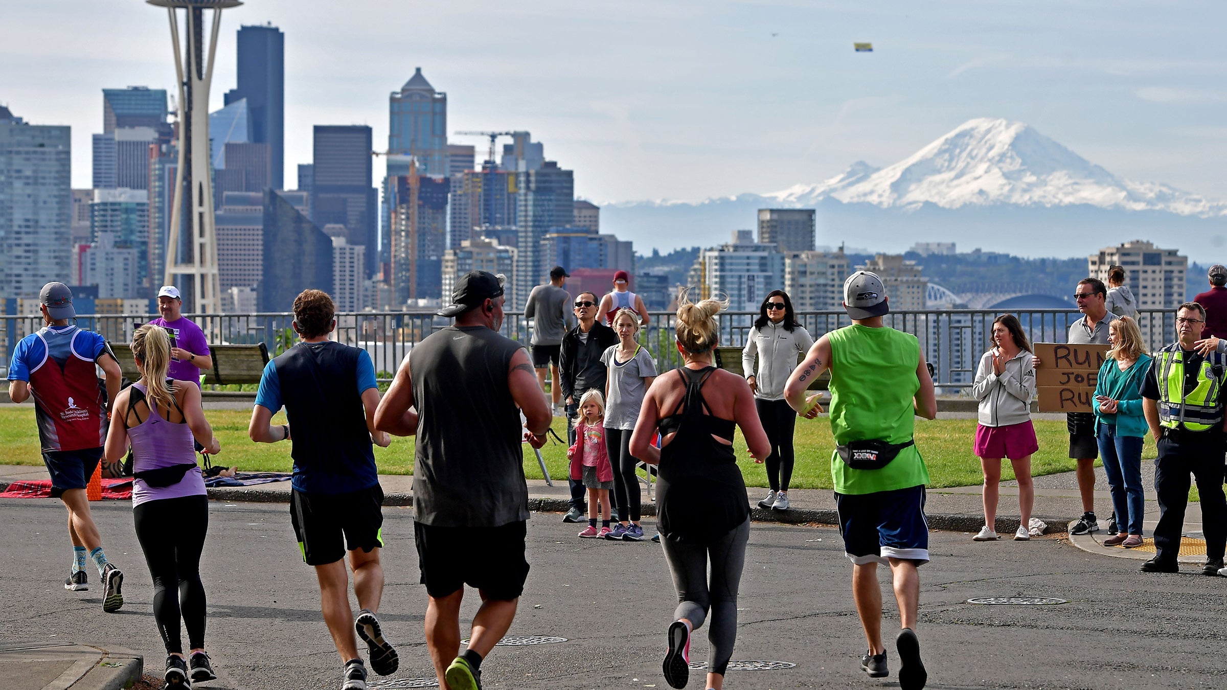 runners in Seattle Half Marathon