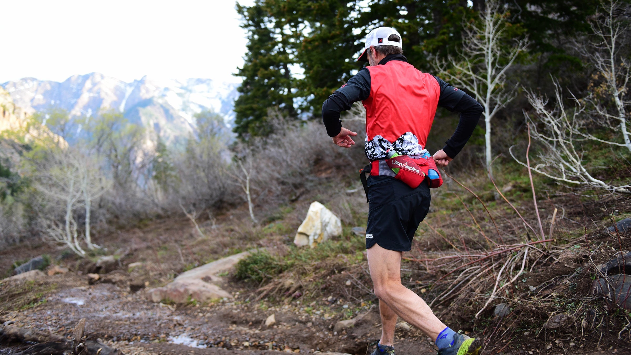 3 Ways to Carry Water on Runs - Outside Online
