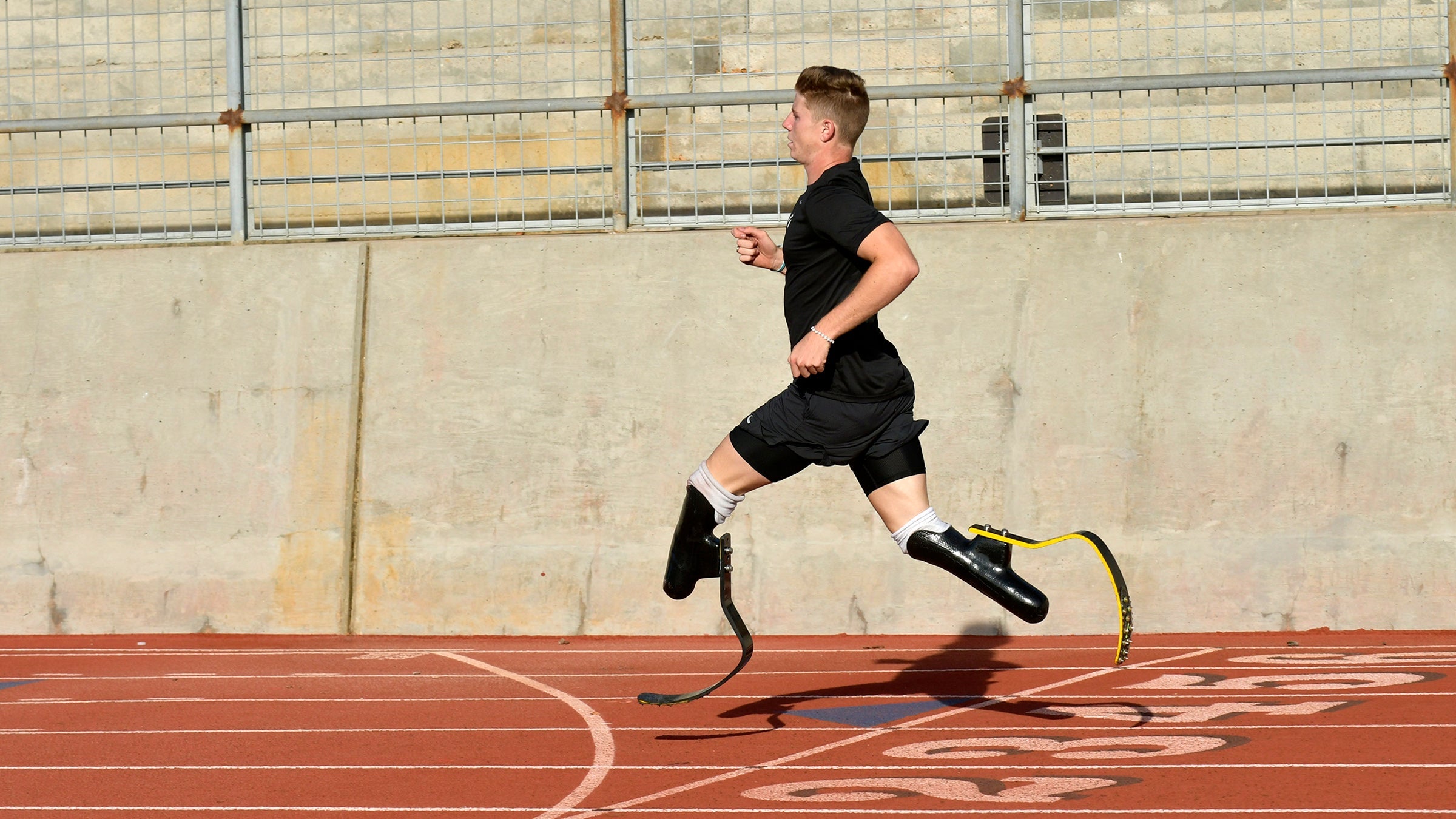 Hunter Woodhall, Paralympian, running on the track
