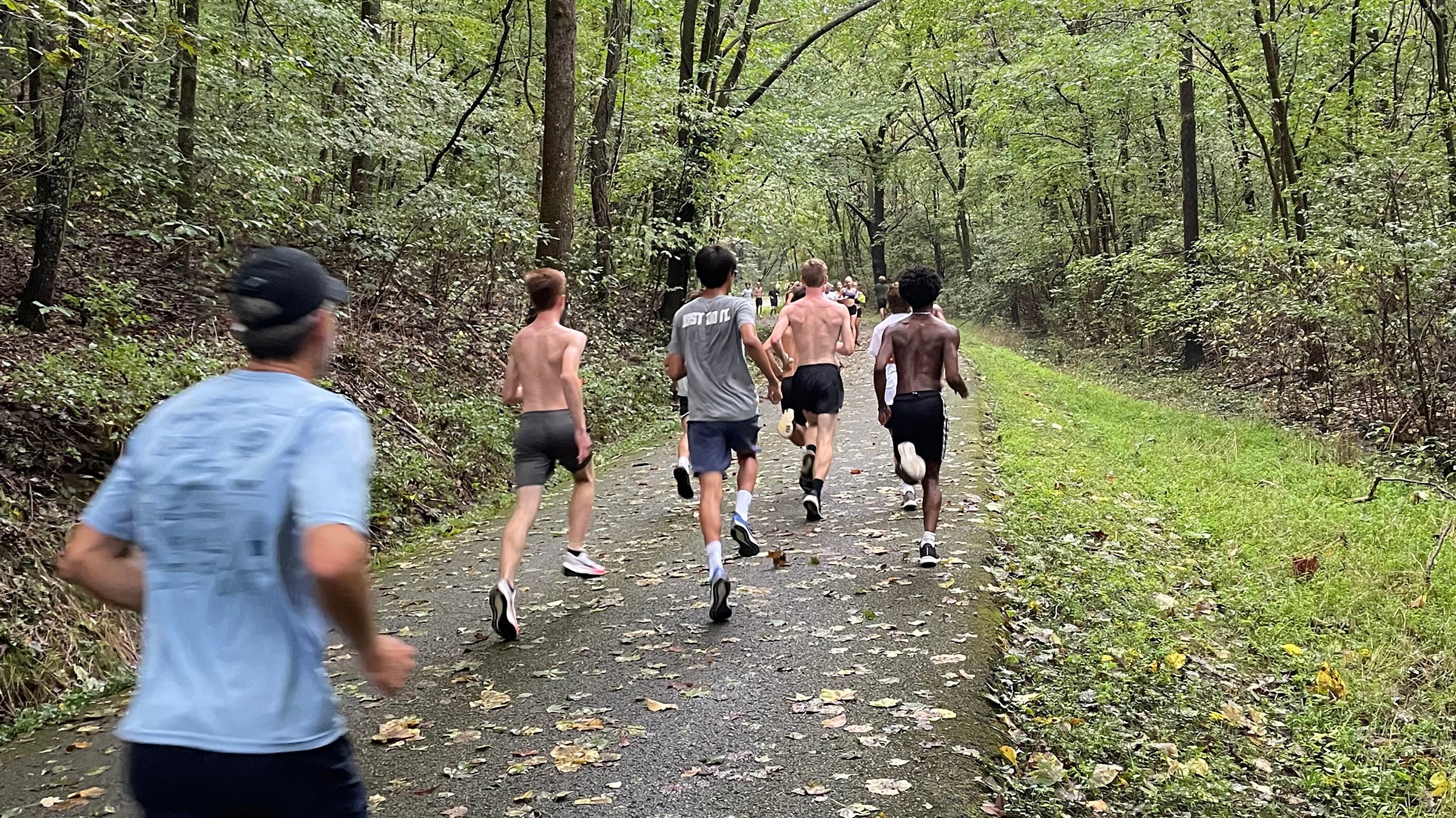 University School of Nashville cross country team running the Sisyphus session.
