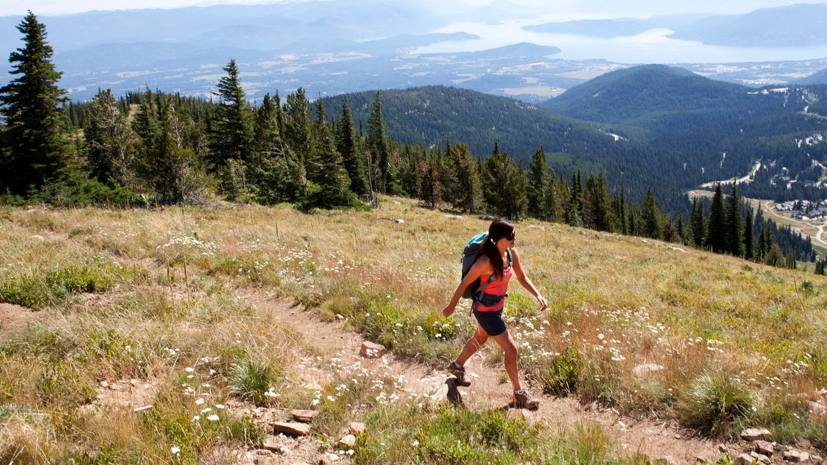 hiking to strengthen hamstrings