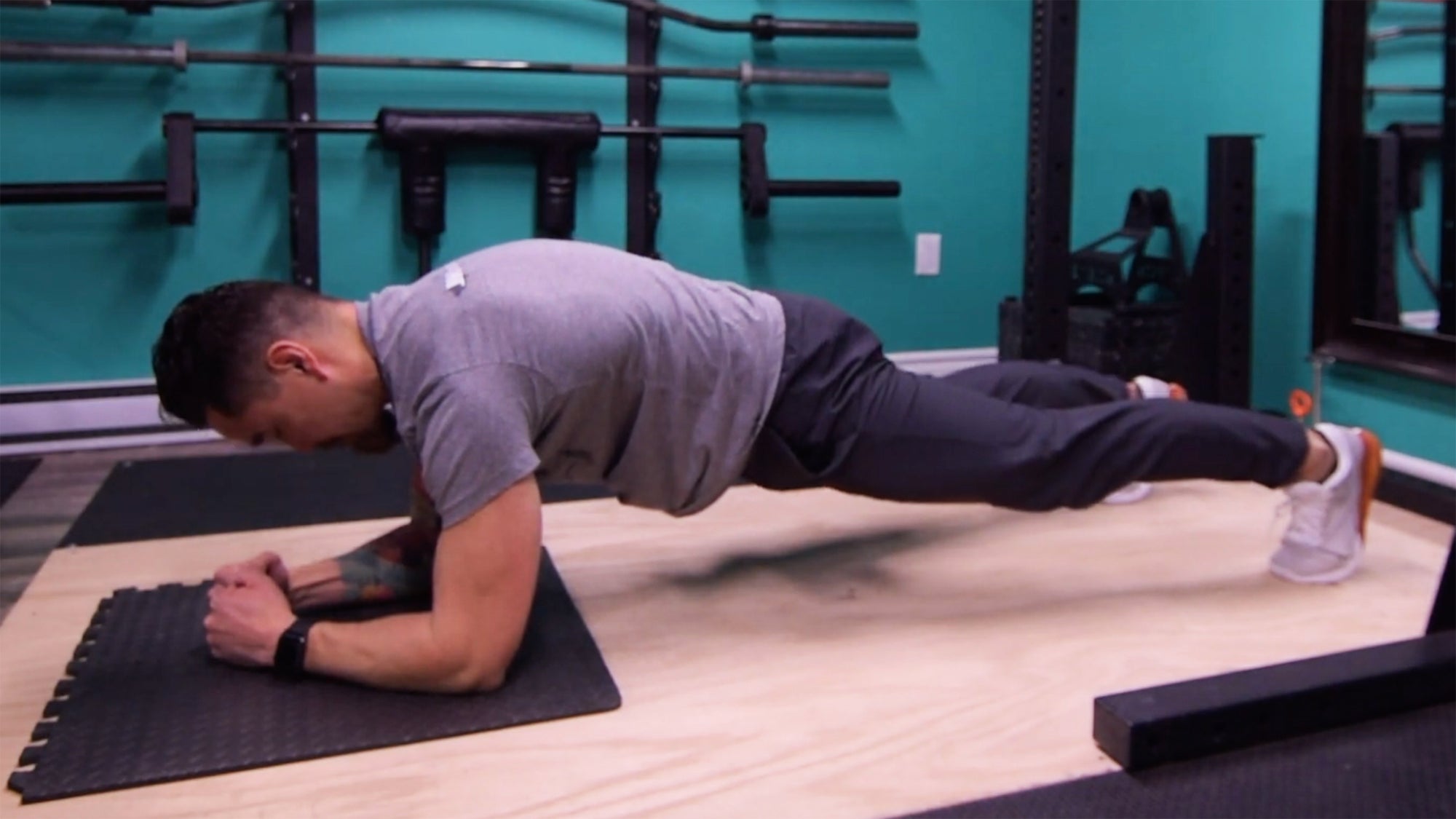 execute a proper plank