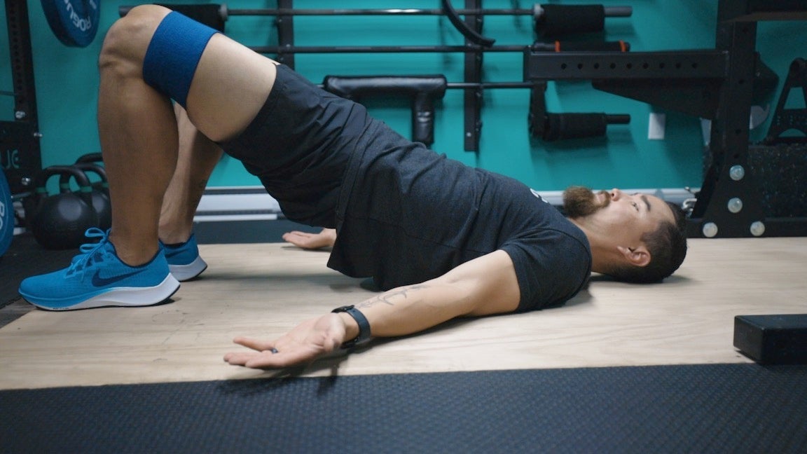 How to Perform a Proper Glute Bridge Outside Online