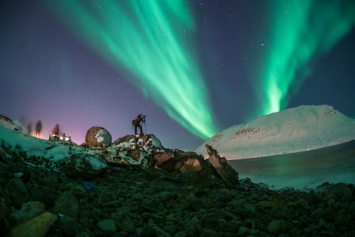 An aurora borealis illuminates the Icelandic sky in 2017.