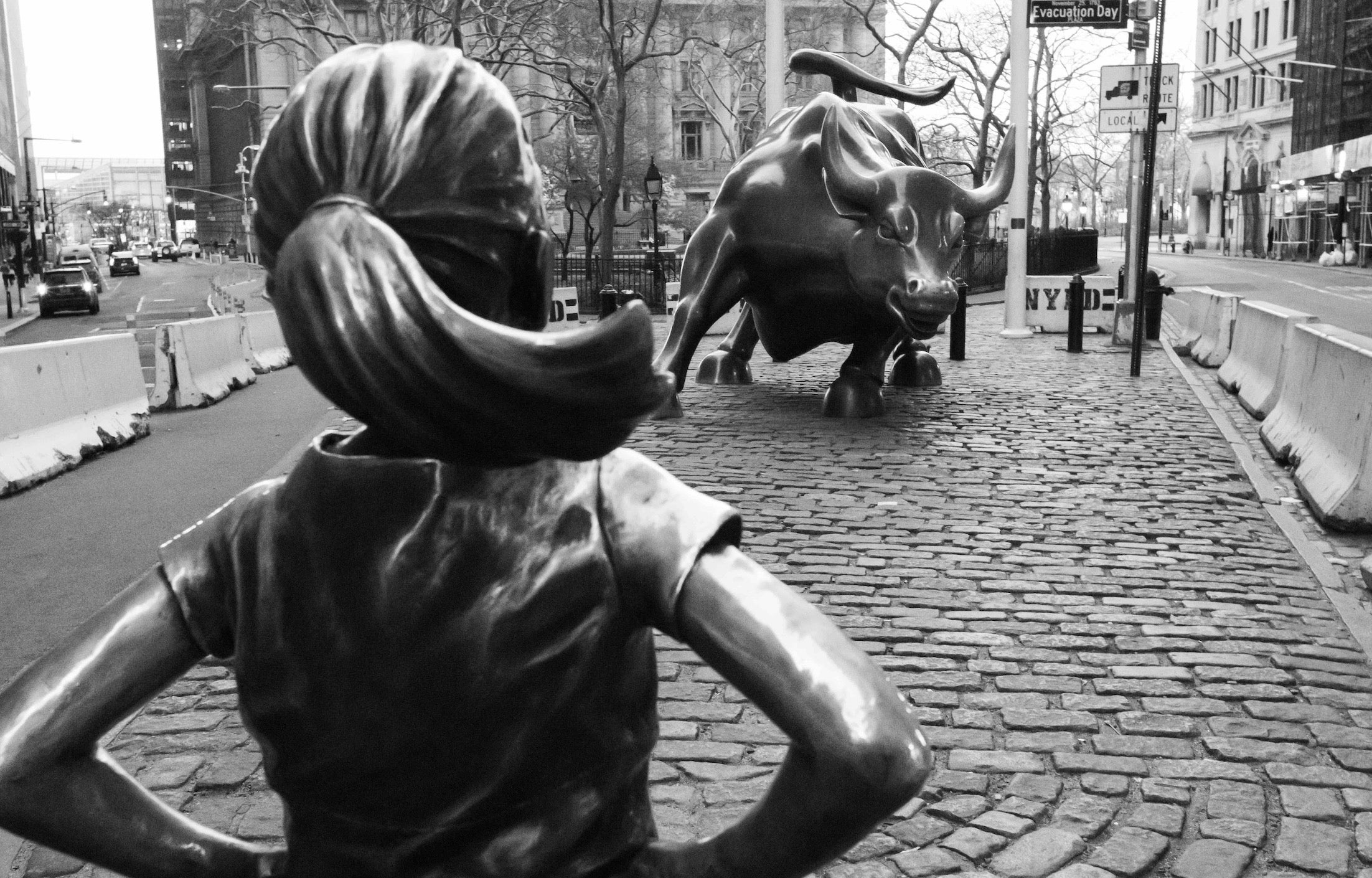 Fearless Girl and Bull statues on Wall Street