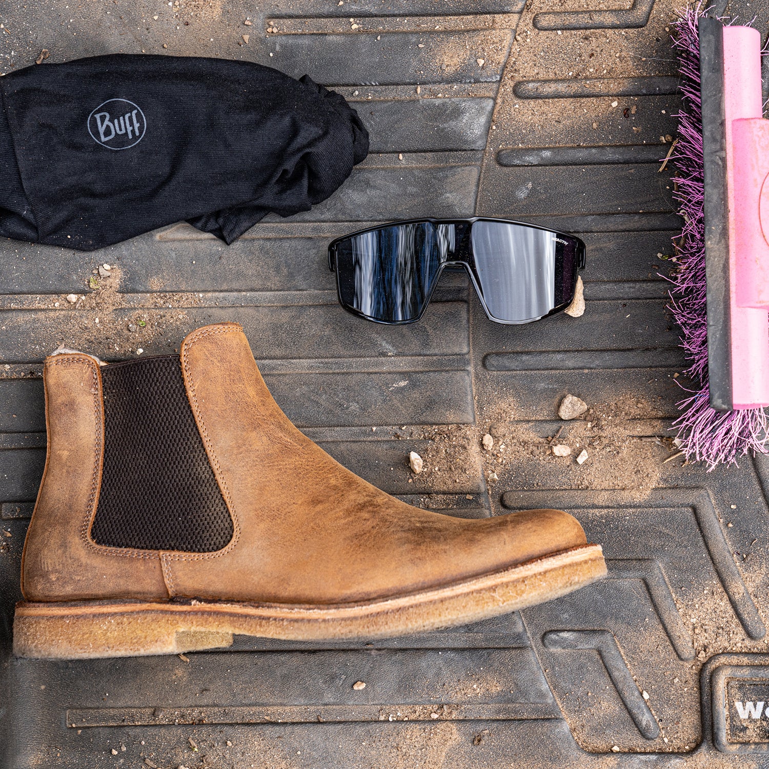 Assorted mud and wind gear