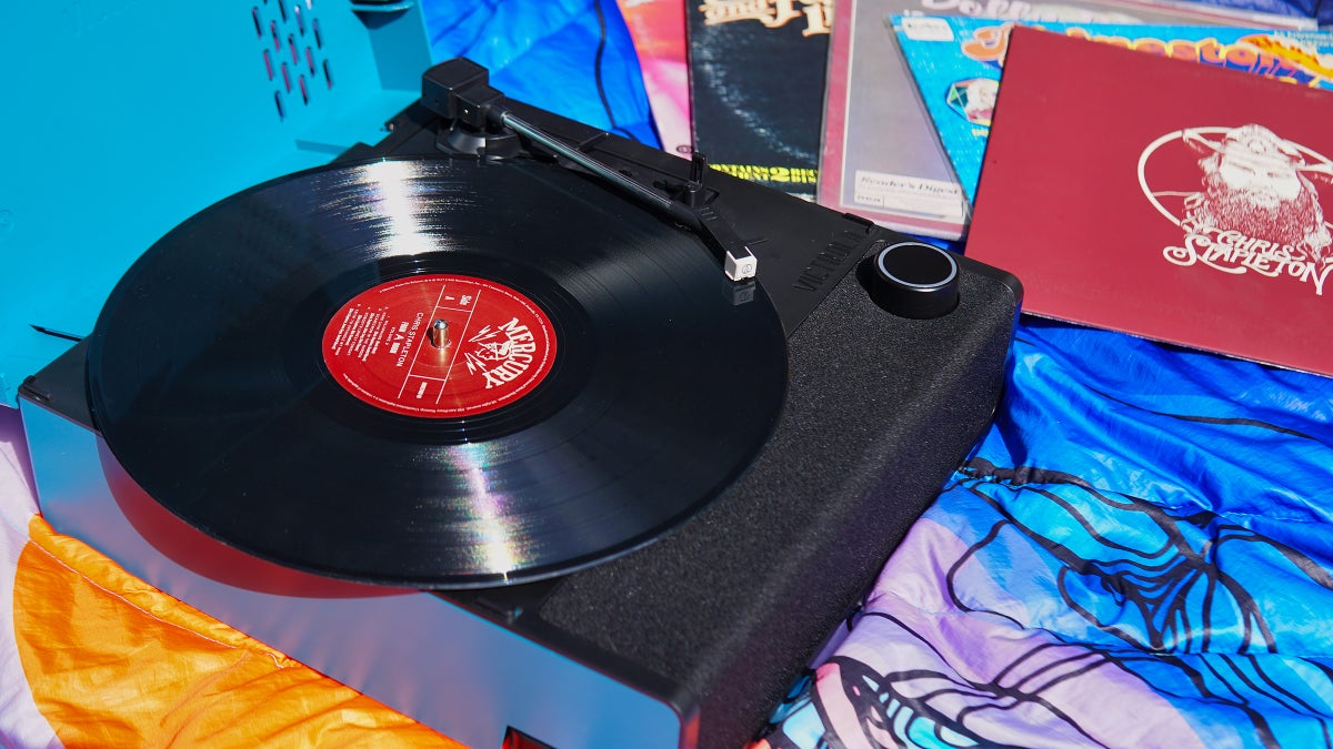 This Victrola Record Player Is Portable and Sounds Awesome LaptrinhX