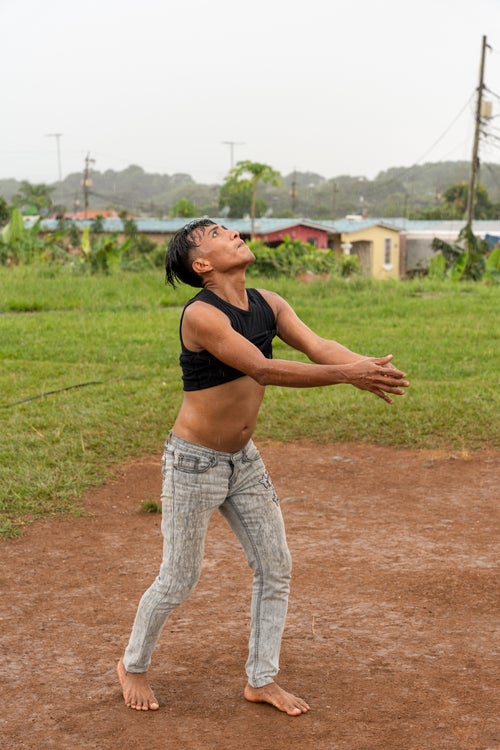 Sugnibaler Iglesias practices in the rain on a neighborhood court in Arraiján