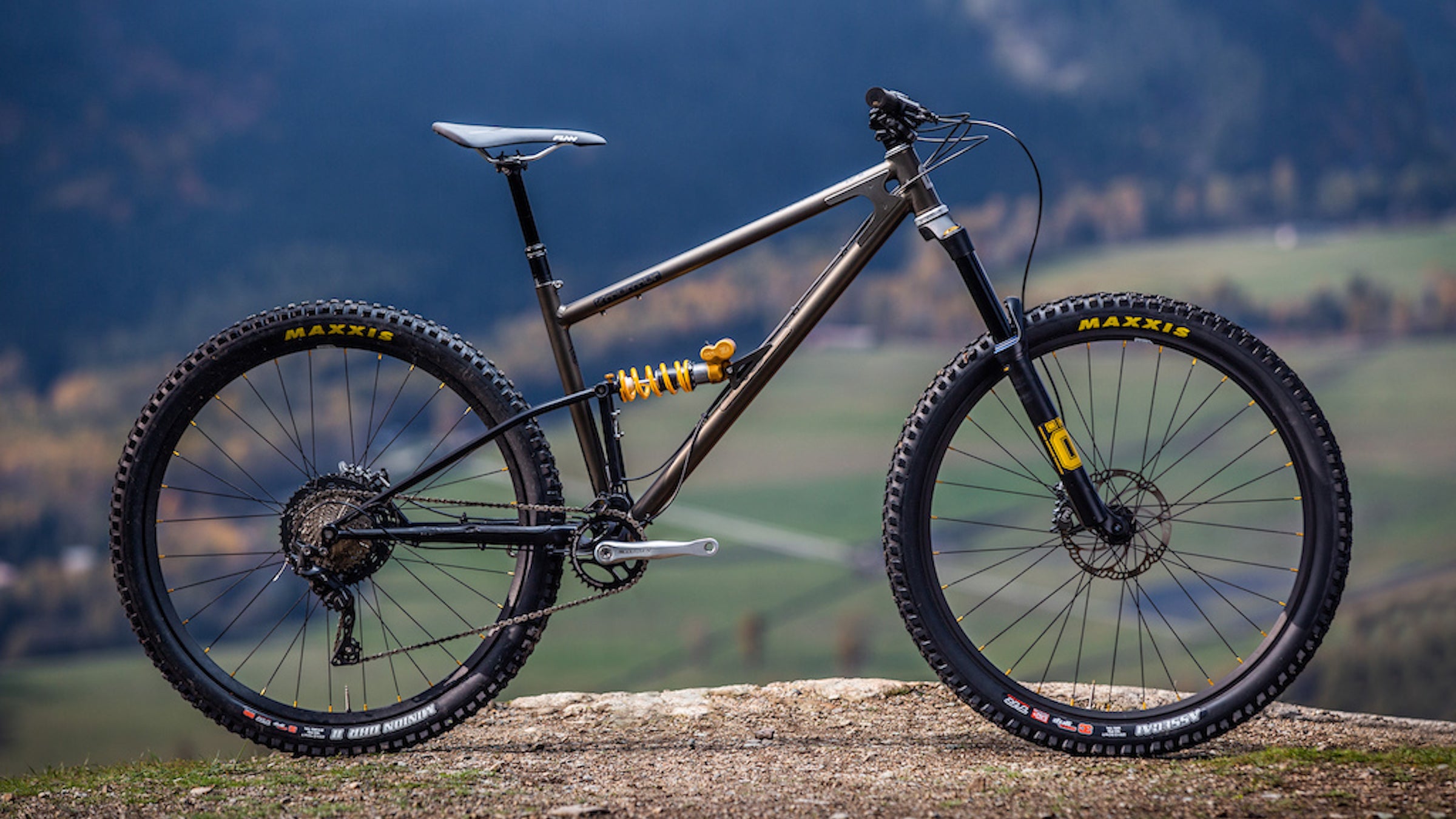 Full suspension mountain bike