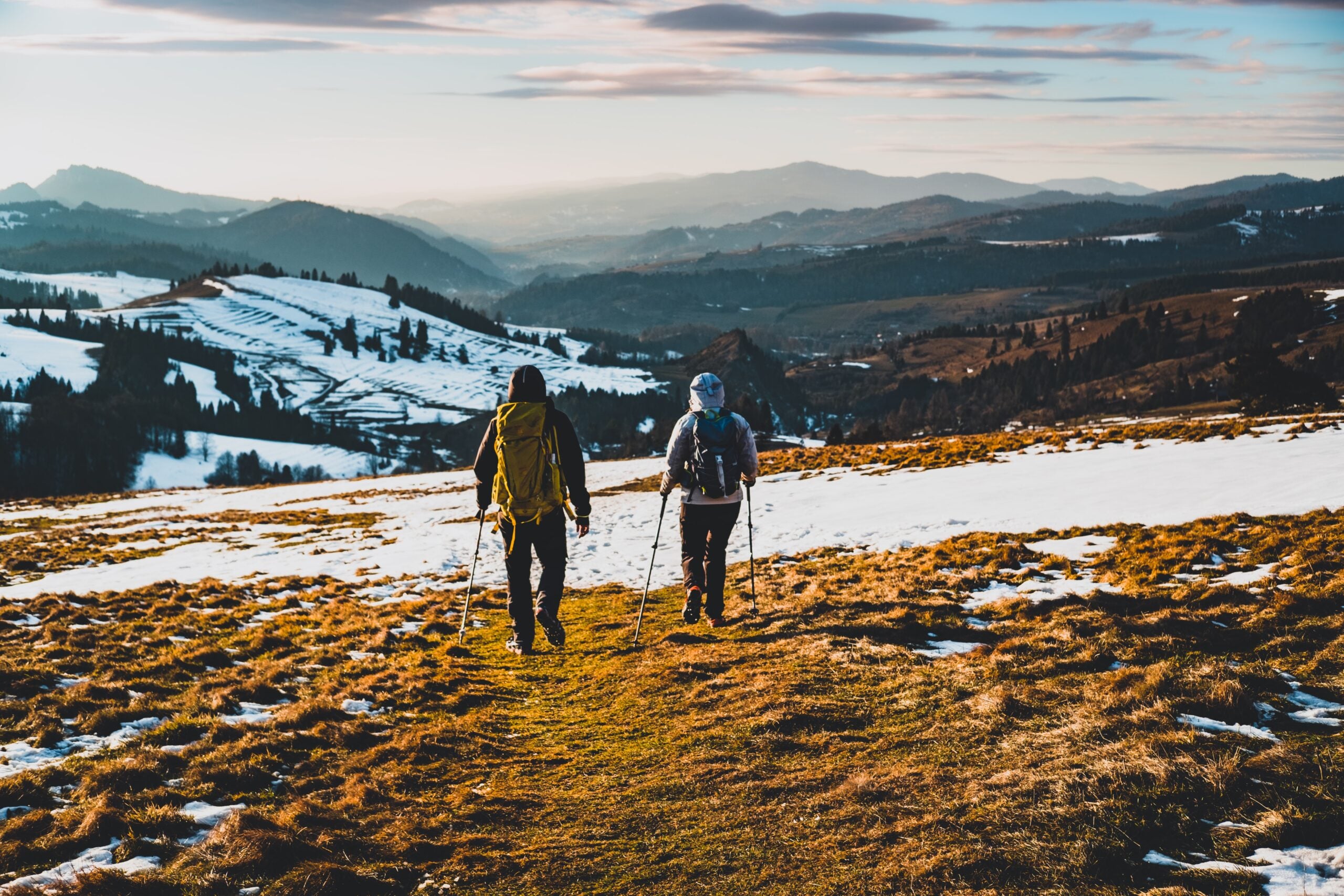 winter-hikers_h