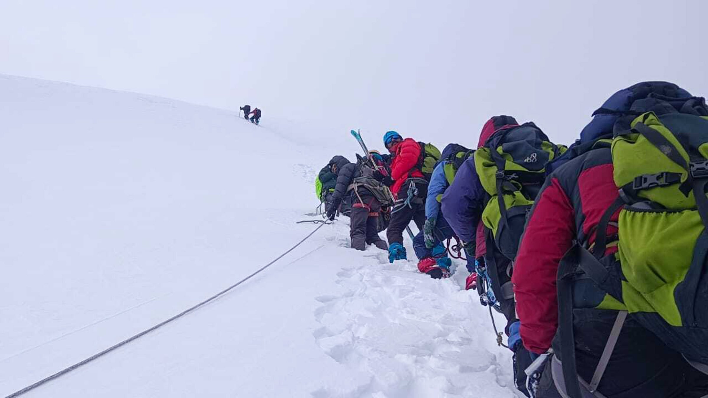 Climbers lined up on Draupadi Ka Danda
