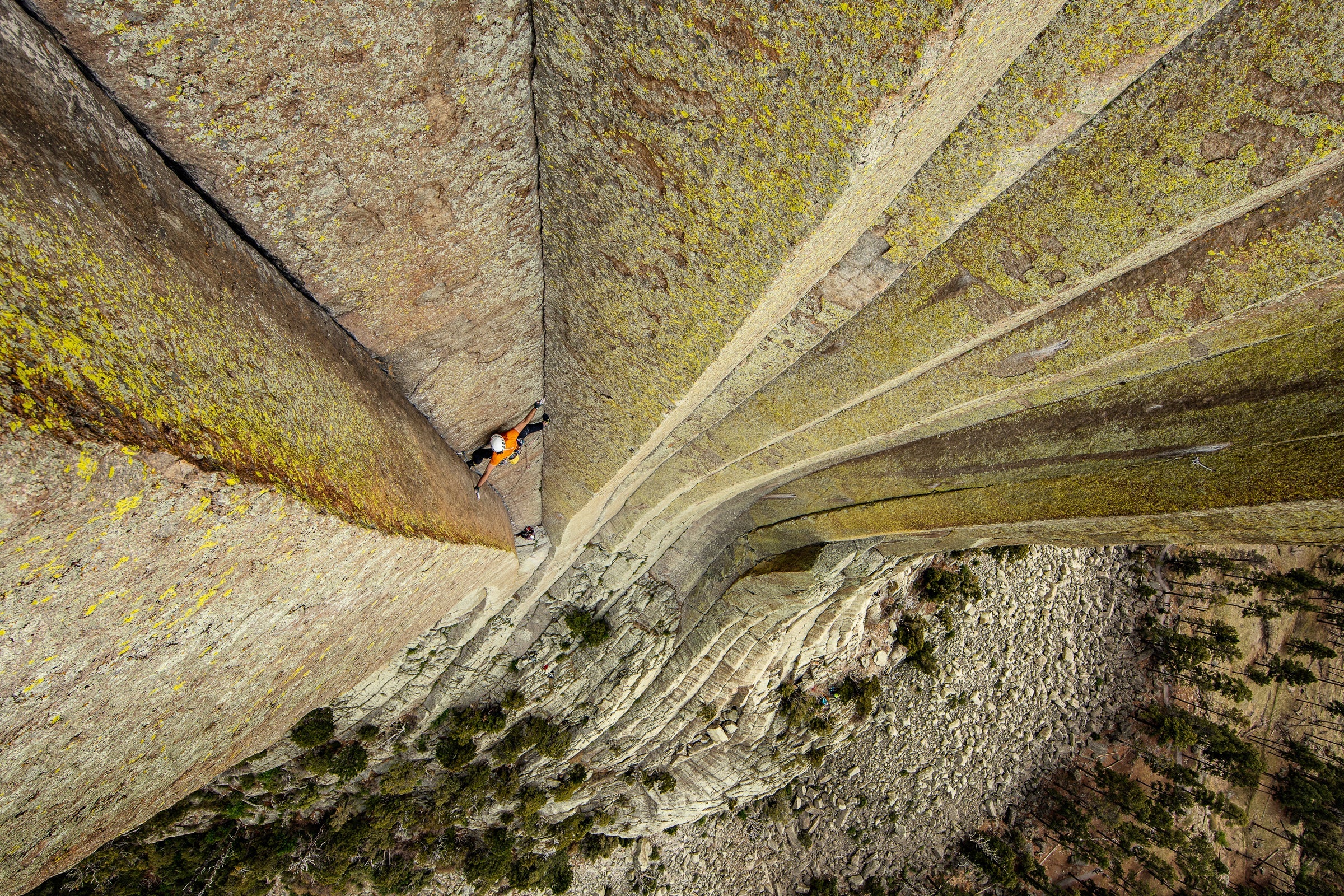 Blind climber Jesse Dufton on the crux pitch of El Matador, Devils Tower, a vertical chimney.