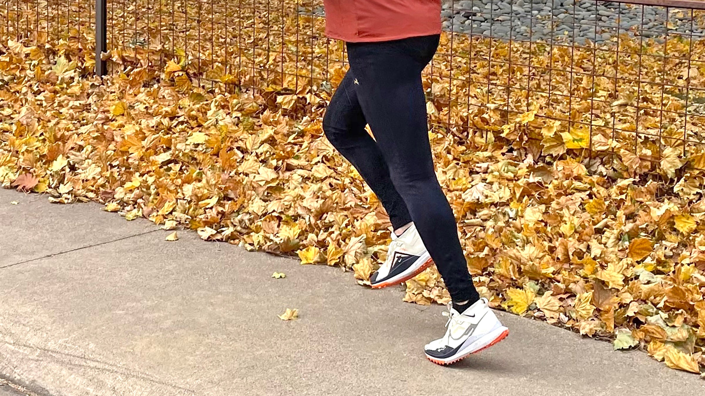 Men's running tights test in fall weather