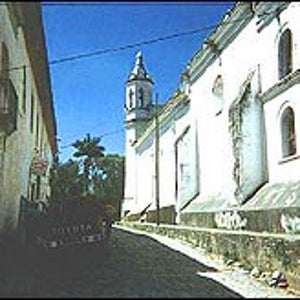 A cobblestone sidestreet in Santa Rosa