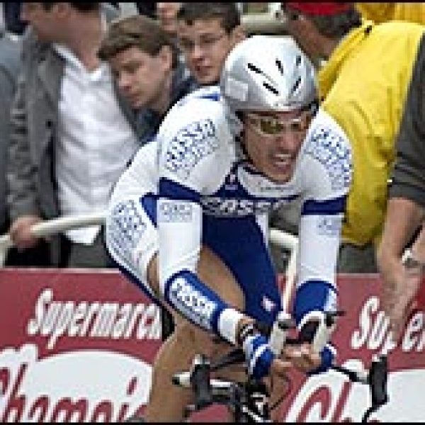 Fabian Cancellara wins the Tour prologue