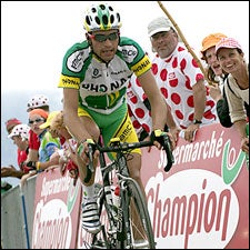 Pereiro atop Col d'Aubisque en route to winning the stage today in Pau