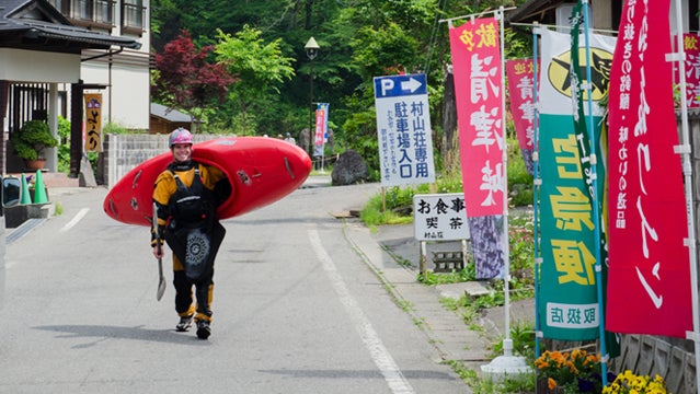 Darin McQuiod kayaking japan