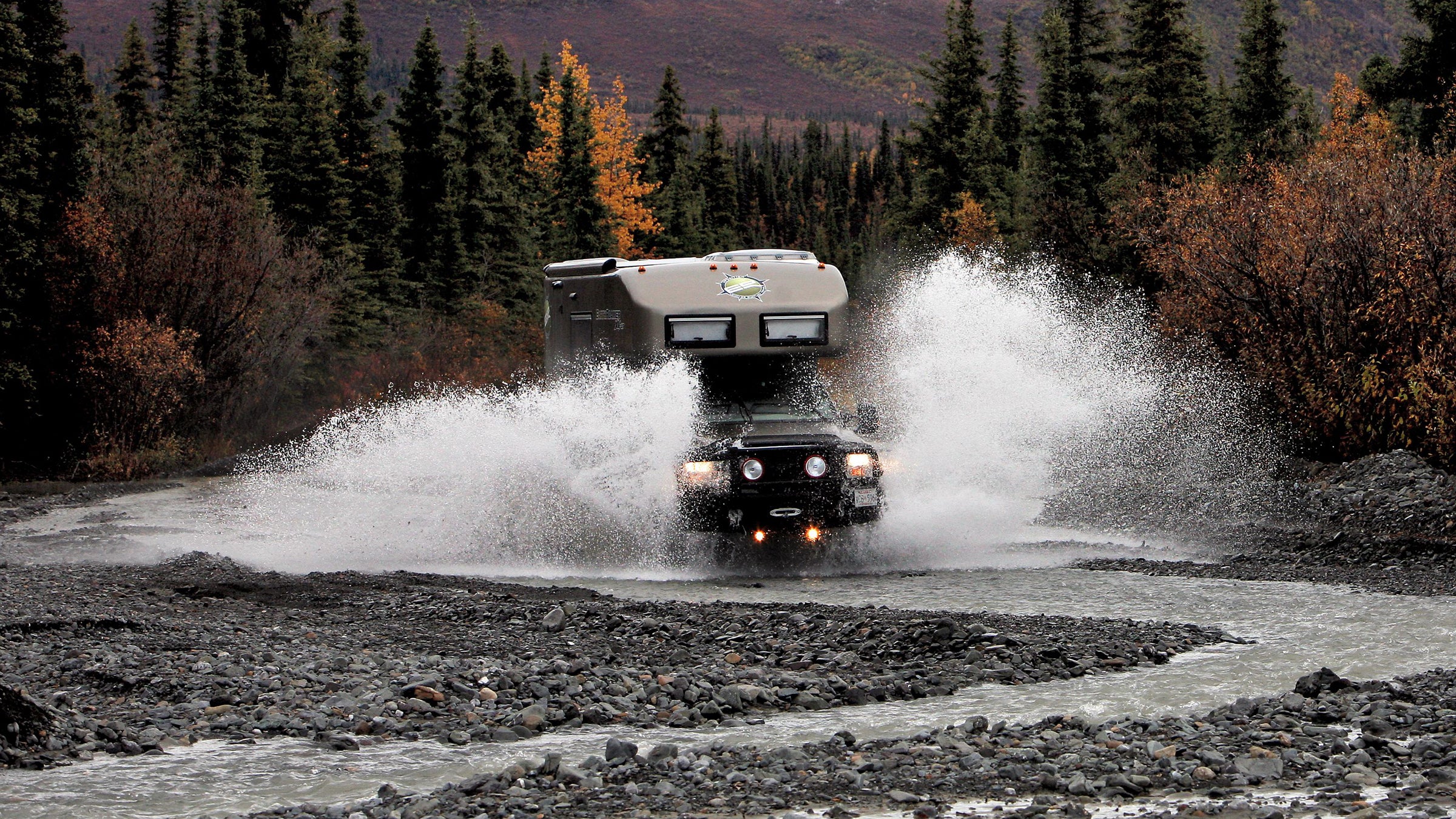 OutsideOnline shelter EarthRoamer XV-LT Lamborghini off-road campers car camping Ritz-Carlton $280 000 vehicle RV truck hotel merged chassis heavy-duty luxury stainless-steel solar-panel array heating air condition king-size bed