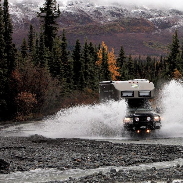 OutsideOnline shelter EarthRoamer XV-LT Lamborghini off-road campers car camping Ritz-Carlton $280 000 vehicle RV truck hotel merged chassis heavy-duty luxury stainless-steel solar-panel array heating air condition king-size bed