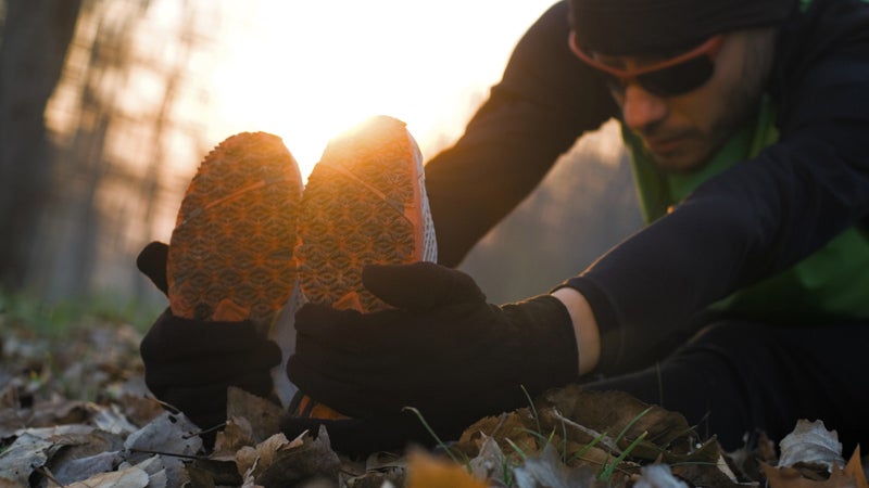 OutsideOnline stretch hip flexor body runner woods pre- post- workout run