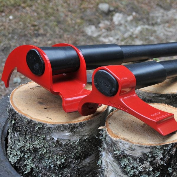 Vipukirves Leveraxe 2 Vipukirves finland covet axe physics axe reinvented gear shed outside outside magazine outside online log splitting woodcutter chopping wood