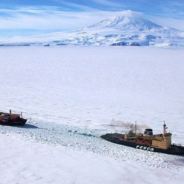 McMurdo Station Antartica Icebreakers Snow