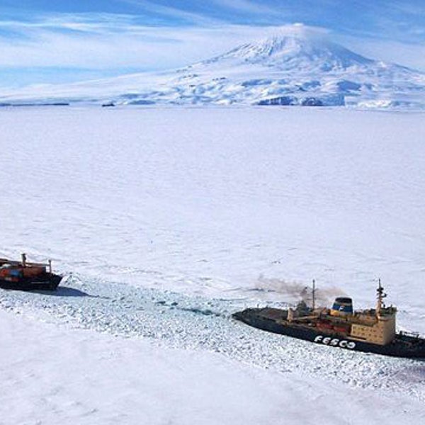 McMurdo Station Antartica Icebreakers Snow