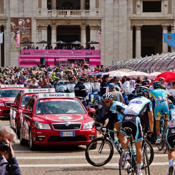 Spectators crowd the sidelines of the 2012 Giro d'Italia.