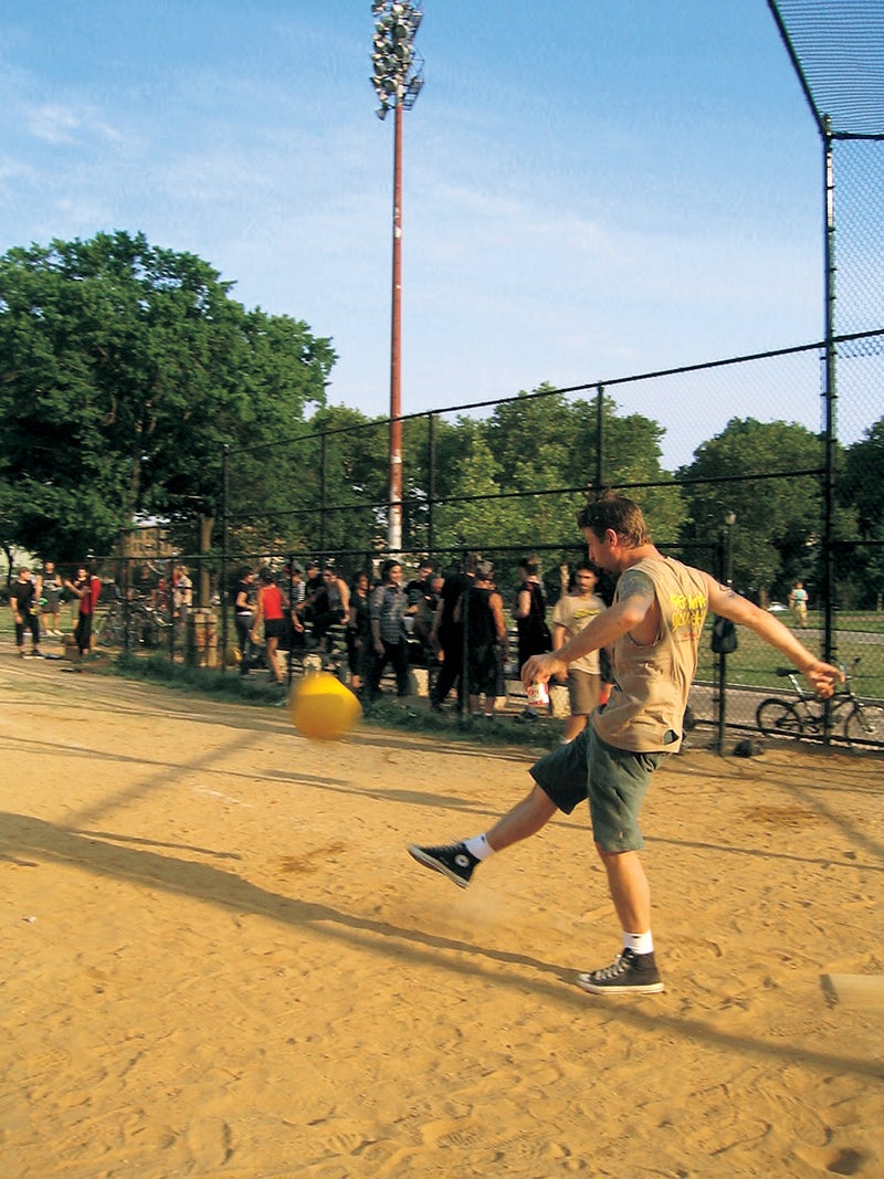 outside magazine outside online new york chicago seattle los angeles boston san francisco denver washington d.c. things to do city without limits urban adventure urban living exercise fitness surfing sailing running volleyball kickball subway urban life concrete jungle