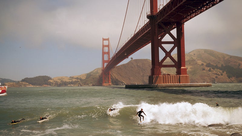 outside magazine outside online new york chicago seattle los angeles boston san francisco denver washington d.c. things to do city without limits urban adventure urban living exercise fitness surfing sailing running volleyball kickball subway urban life concrete jungle