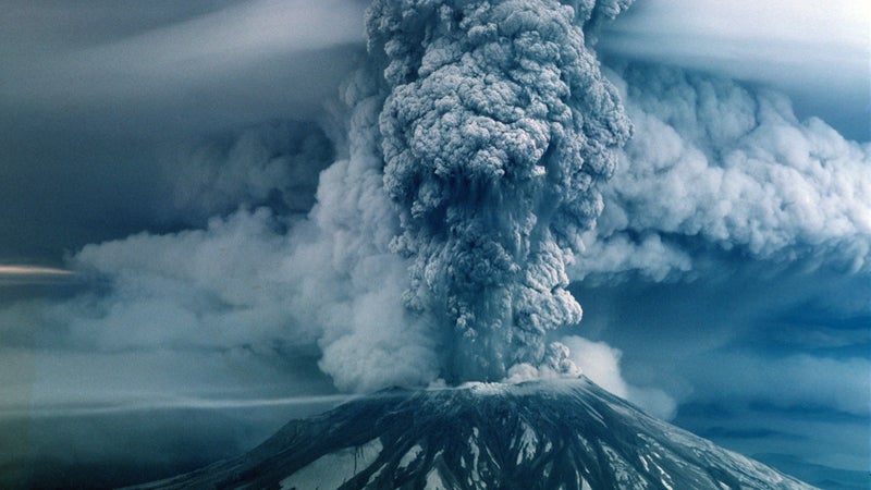 OutsideOnline Mount St. Helens eruption 1980 volcano erupts plane photograph unpublished The Oregonian Richard Bowen ash cloud blast radius height 15 minutes