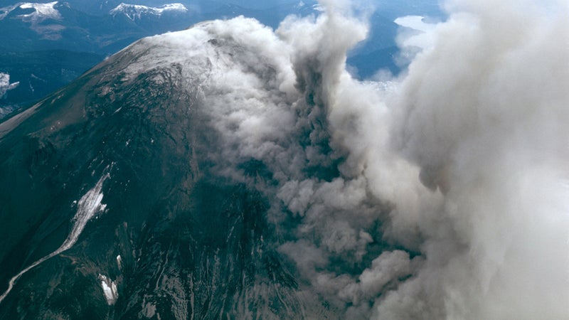 OutsideOnline Mount St. Helens eruption 1980 volcano erupts plane photograph unpublished The Oregonian Richard Bowen ash cloud blast radius mountain side start begin smoking pouring out
